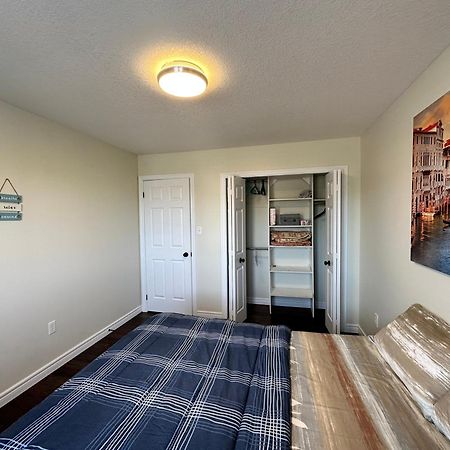 Comfortable Modern Room Near Ykf Airport III Кичънър Екстериор снимка