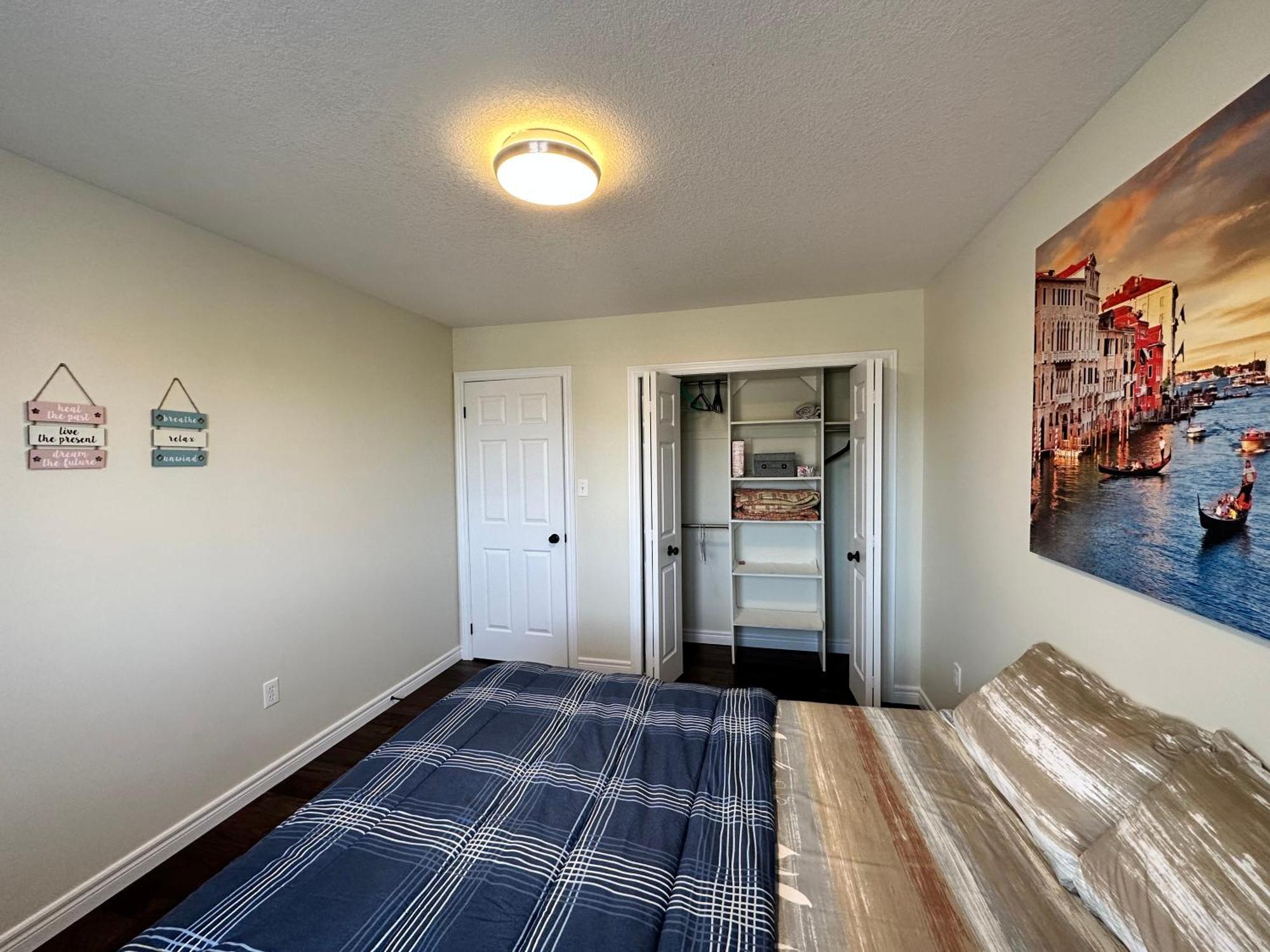 Comfortable Modern Room Near Ykf Airport III Кичънър Екстериор снимка
